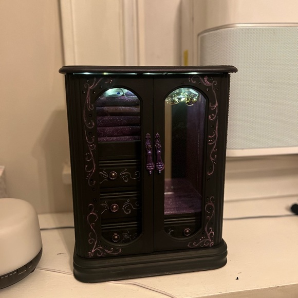 Black Jewelry Box with Purple Interior - Picture 5 of 8